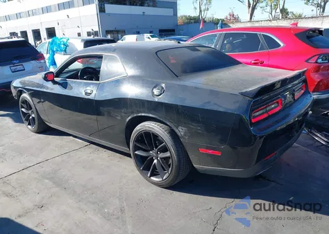 2018 Dodge Challenger Sxt z USA, uszkodzony, nr VIN 2C3CDZAG3JH245670
